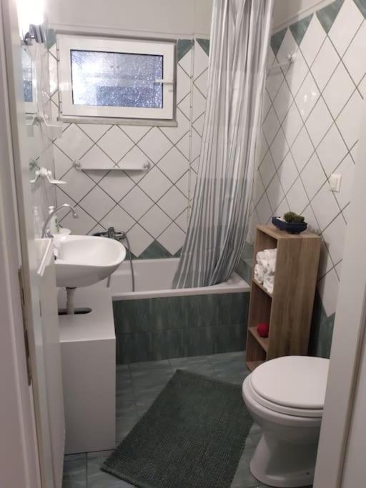 Χαίρε, Ξεΐνε, Παρ' Αμμι Φιλησεαι Apartamento Trikala  Exterior foto