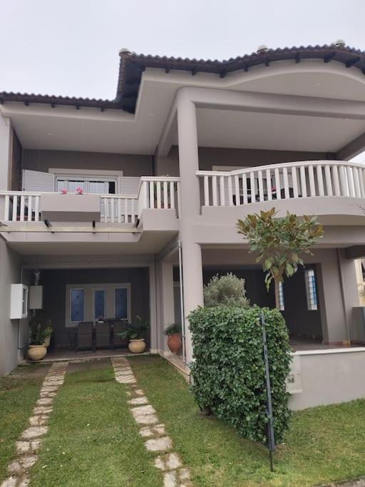 Χαίρε, Ξεΐνε, Παρ' Αμμι Φιλησεαι Apartamento Trikala  Exterior foto